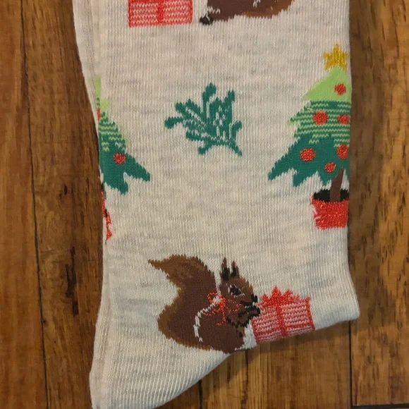 NWT MeMoi Holiday Squirrel Print Socks - Gray - Picture 4 of 5